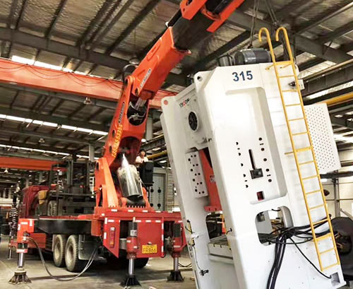 无锡梁溪附近随车吊出租，轻松解决运输难题