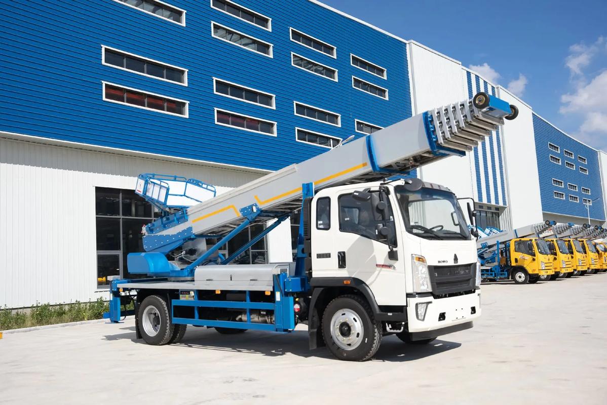 无锡梁溪出租云梯车高空作业车 建筑垃圾搬运